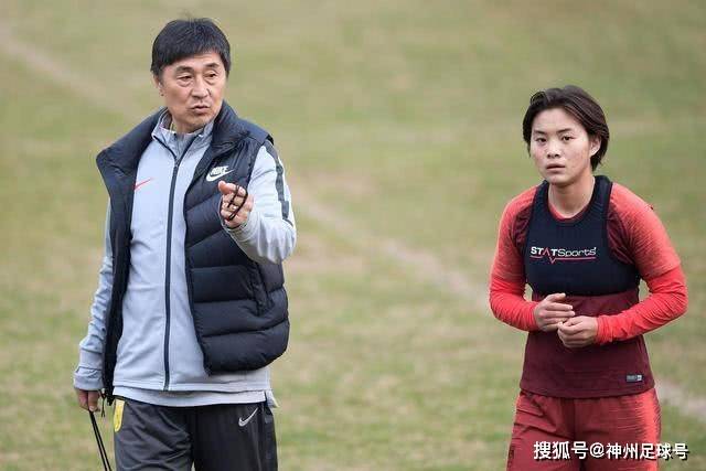 中国男篮在亚运会半决赛中以77比97不敌日本，创下新败绩纪录